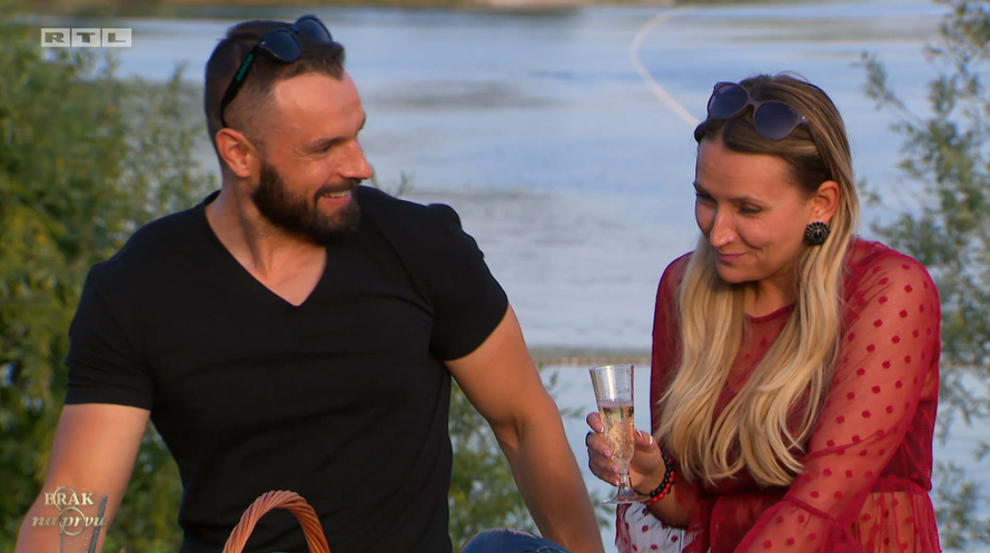 Andrea se čudi što Marko voli starije žene, a Saša misli da ne može dalje nastaviti natjecanje