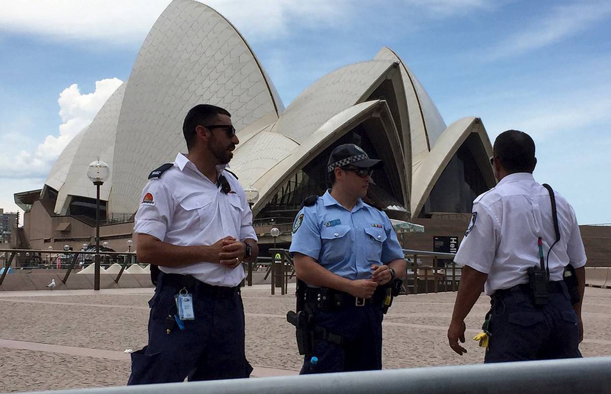 Na ulice Sydneyja izašla vojska: Kontroliraju provođenje mjera