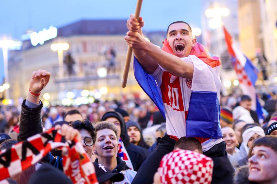 Zagreb: Počelo okupljanje građana za svečani doček rukometnih reprezentativaca nakon osvojene bronce na Europskom prvenstvu