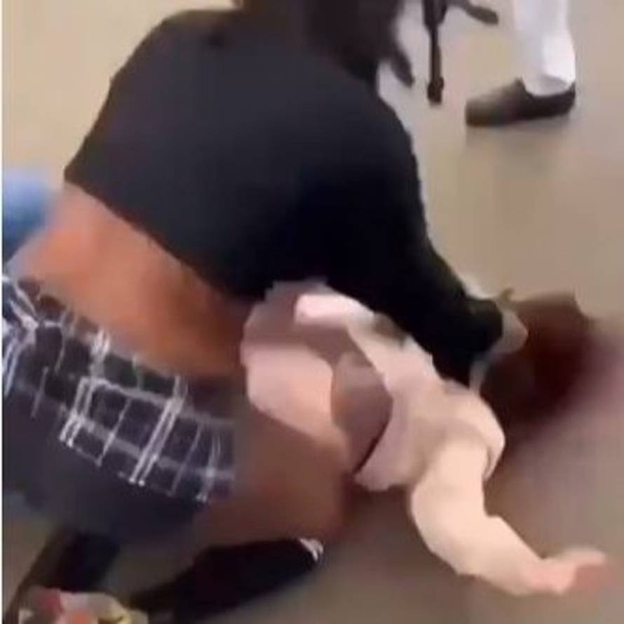 Strava! Nabijala djevojci glavu u beton i smjestila je u komu, a obitelj joj tvrdi: Nije ništa kriva