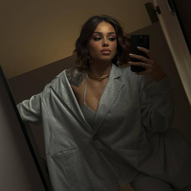 FOTO Leden pogled: Breskvica iznenadila novim izgledom, svi komentiraju boju njenih leća...