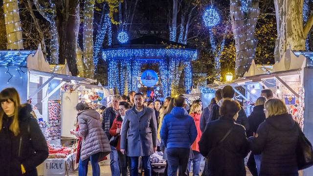 Advent na ulicama Zagreba