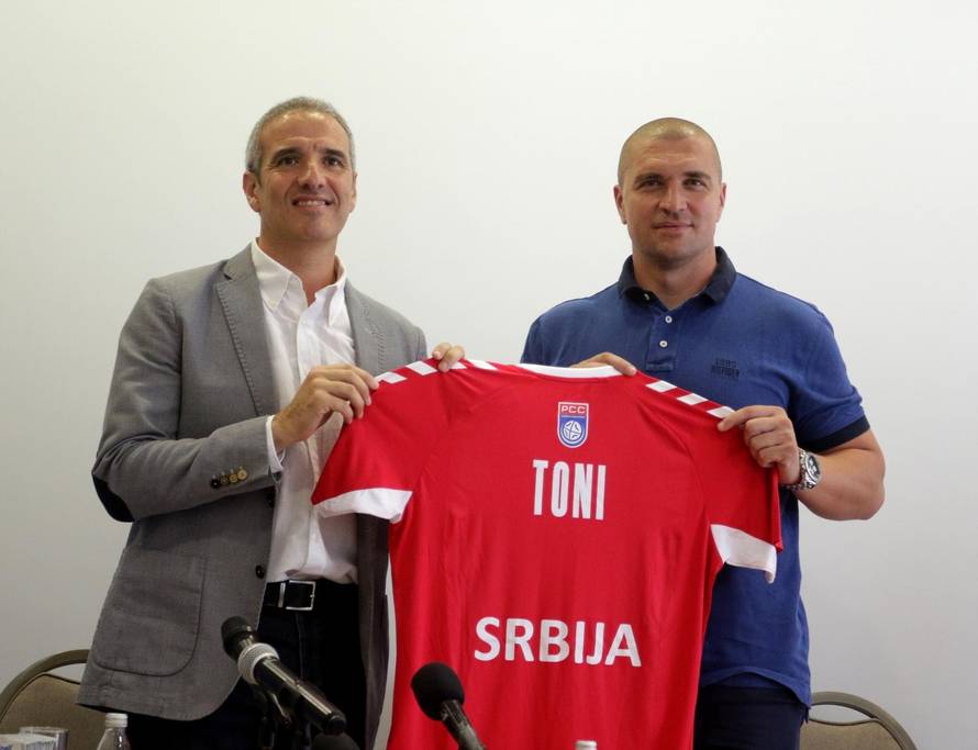 The promotion of the selector of the handball national team of Serbia, Antonio Toni Gerona Salaet, was held at the IN Hotel. Promocija selektora rukometne reprezentacije Srbije Tonija Djerone odrzana je u hotelu IN