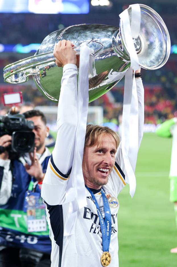 Modrić najtrofejniji Realov igrač u povijesti, 6. put dignuo pokal Lige prvaka 