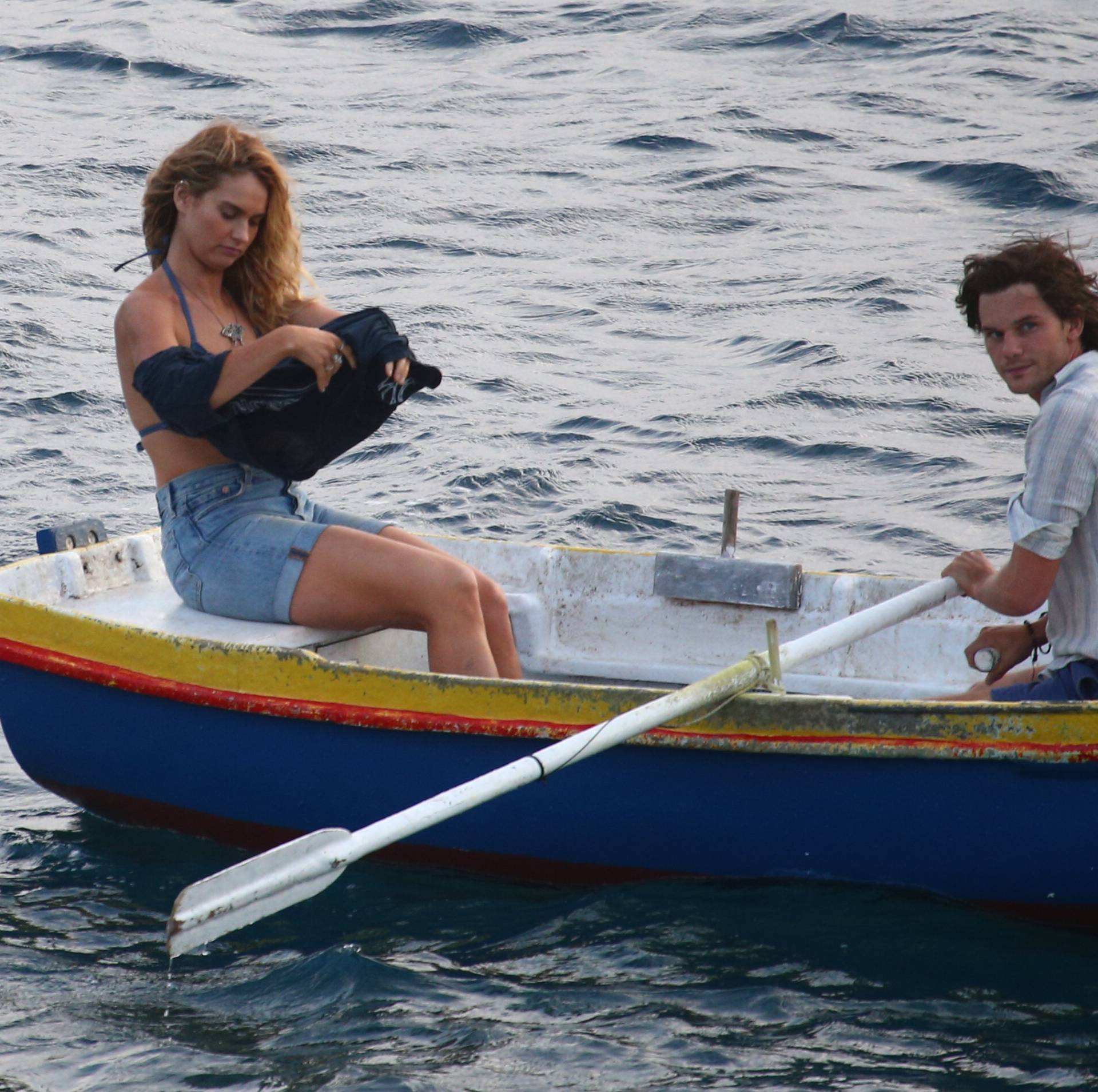 Snimali su na Visu: Izašli prvi kadrovi iz filma 'Mamma Mia'