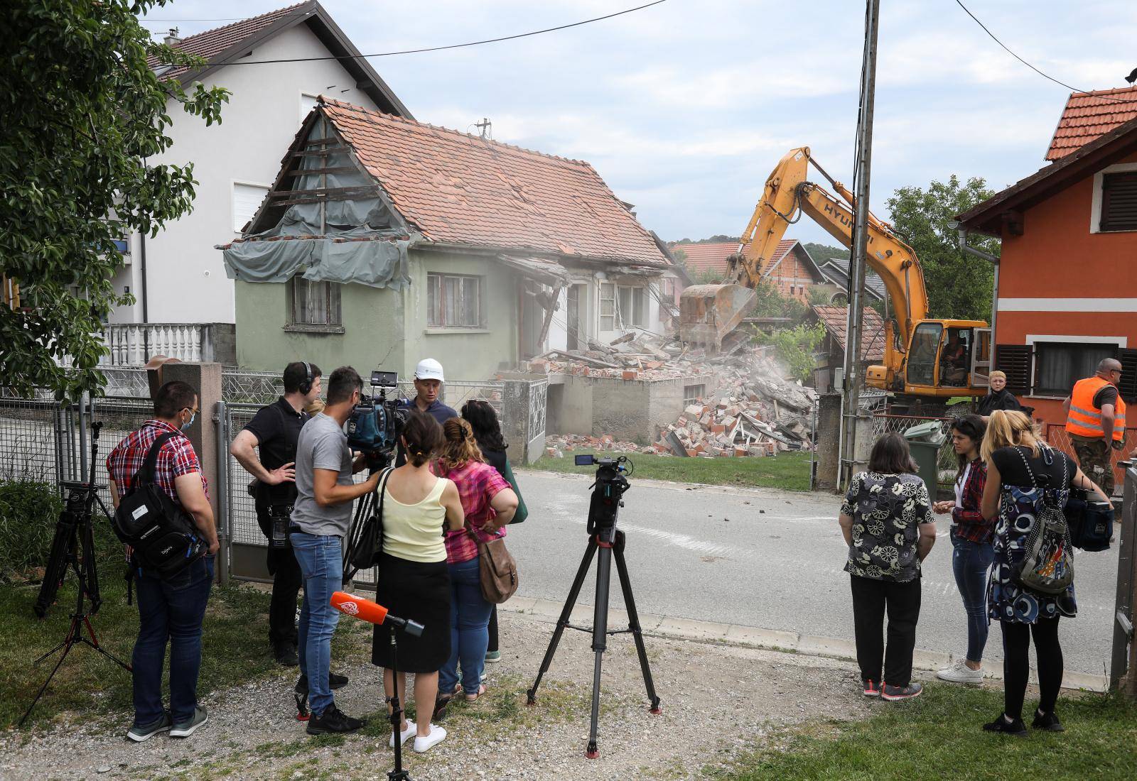 Zagreb: Rušenje prve kuće koja je stradala u potresu