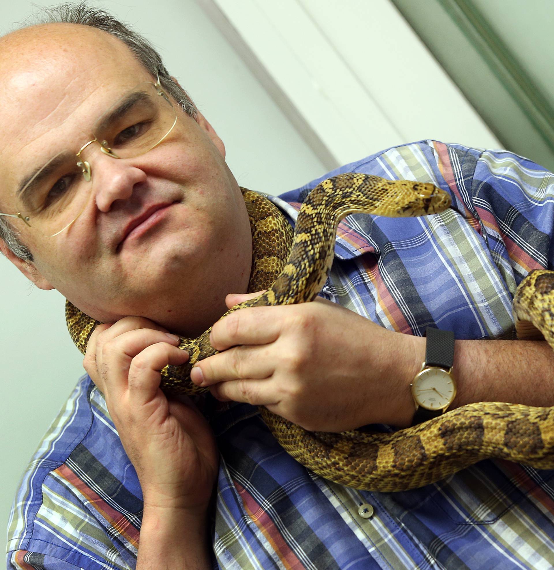 'Šaptaču zmija' kolege odnijeli otrovnice: 'Uništili su moj rad'
