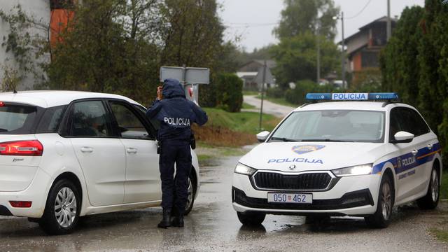 Policijski očevid nakon ubojstva u karlovačkom predgrađu Lemić Brdu 