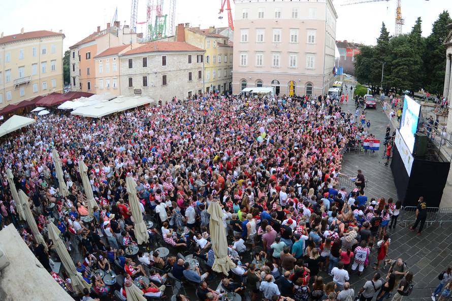 Pula: Ni kiÅ¡a nije omela gledanje polufinalne utakmice izmeÄu Hrvatske i Engleske