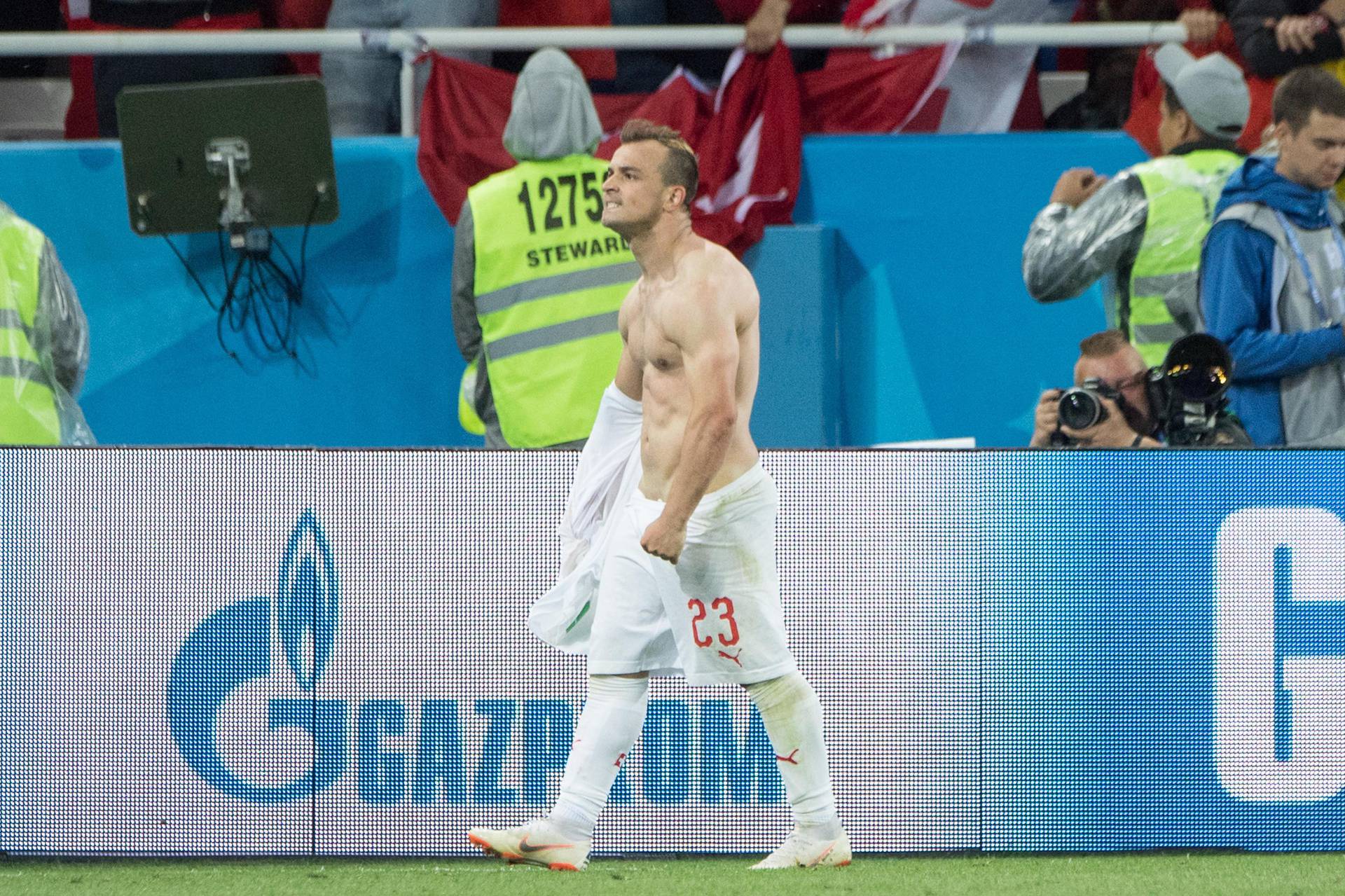 Srbija - Švicarska 1:2 Najgori scenarij za Srbe: Primili u 90., zabili Xhaka i Shaqiri