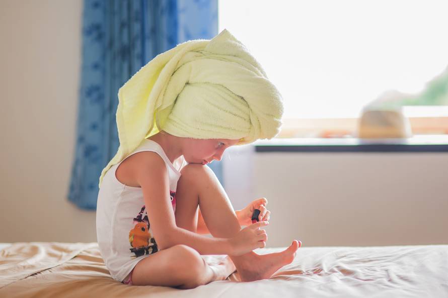 Što se događa u tijelu 10 sati nakon što stavite lak na nokte?