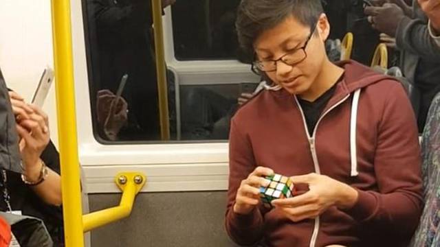 Složio Rubikovu kocku za 17 sekundi