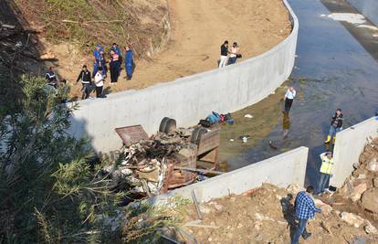 Kamion sletio u kanal: Poginulo 19 ljudi, među njima su i djeca