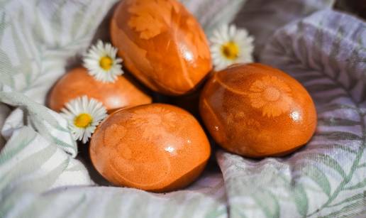 FOTO Tradicionalno bojanje pisanica - Evo kako ih mo&zcaron;ete jednostavno obojati u luku