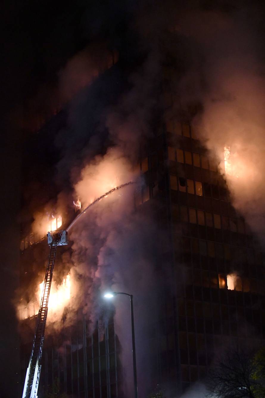 Zagreb: Pozar u Vjesnikovom neboderu