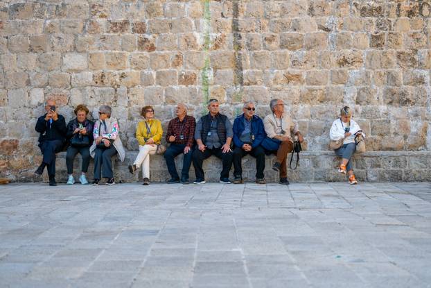 Dubrovnik: Sunčan i topao jesenji dan u gradu