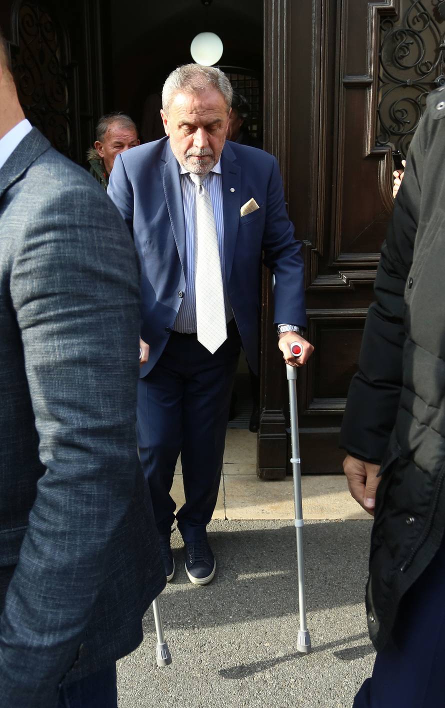 Zagreb: Gradonačelnik Bandić napustio viječnicu uoči glasovanja o proračunu