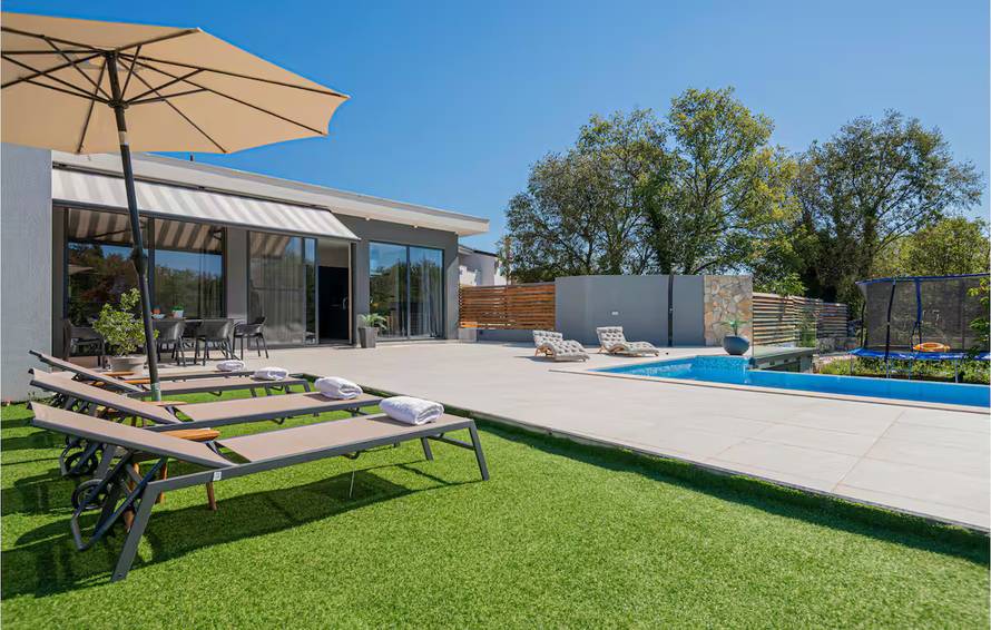 Neslužbeno doznajemo: Službenik je u vrijeme davanja dozvole imao obrt za čišćenje