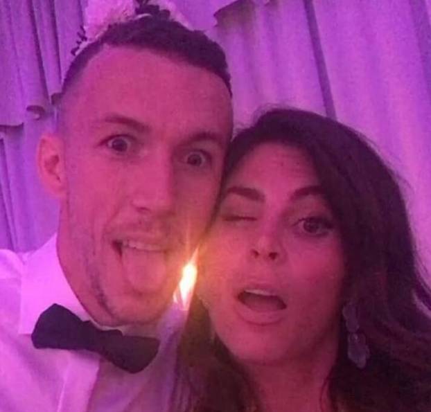 FOTO Ljubav iz školskih klupa: Gospođa Perišić slavi rođendan, a Ivanu je najveća podrška...