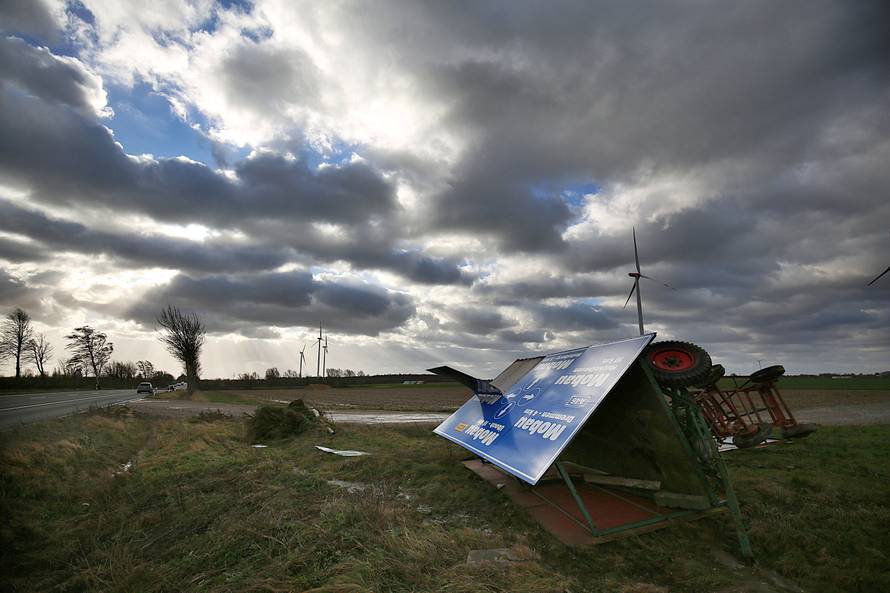 Storm "Friederike" descends on Germany