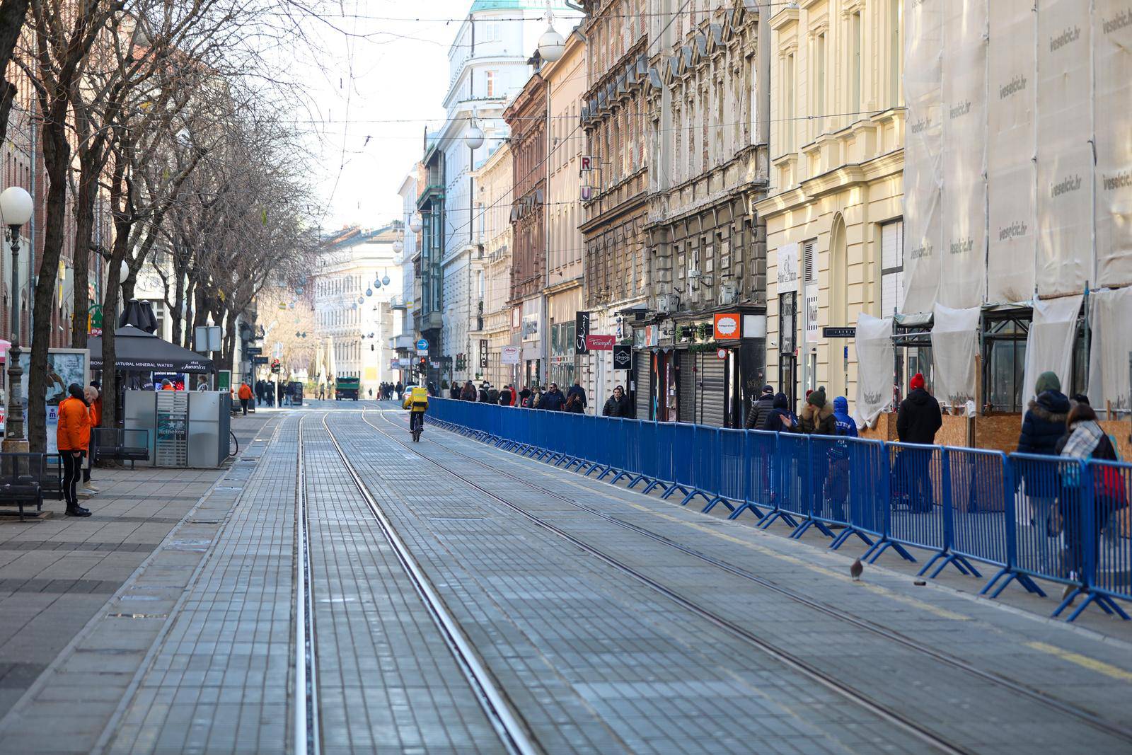 Zagreb: Ograde i zaštitari već su na mjestu za doček Vatrenih u Jurišićevoj