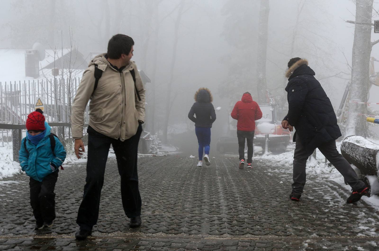 PoÄetkom svibnja snijeg zabijelio obronke Medvednice i vrh Sljeme