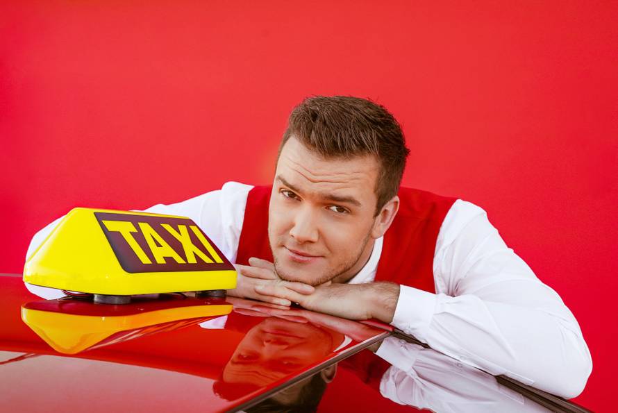Luka Basi izbacio pjesmu Taxi pa poručio: 'Ne vozi kada piješ'