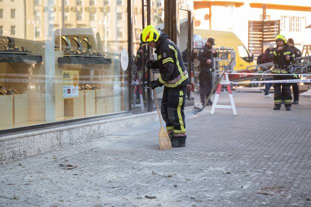 Zagreb: Odlomio se komad pročelja zgrade u Ilici, policija ogradila područje