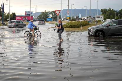 Posljedice snažnog nevremena u Zagrebu, Avenija Dubrovnik poplavljena