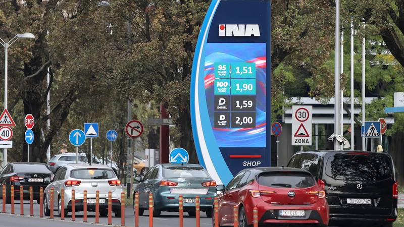 FOTO Evo koliko su od početka pandemije porasle cijene goriva