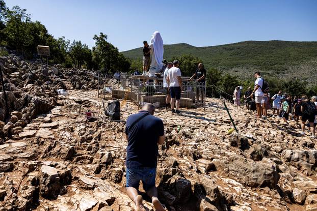 Međugorje: Oskvrnut Gospin kip na brdu ukazanja