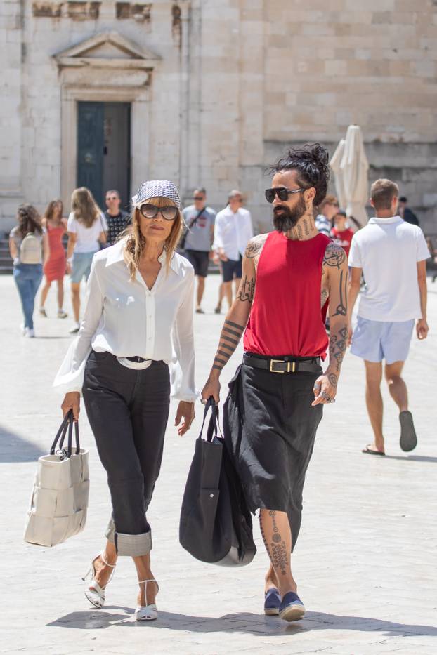 Dubrovnik: Đurđa Tedeschi i Božo Vrećo na Stradunu