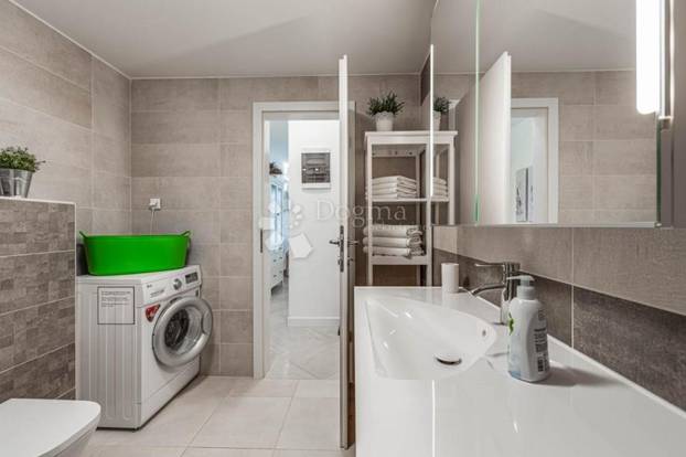 FOTO Pogledajte šarmantnu vilu u Labinu. Košta manje od pola milijuna eura, a ima i bazen