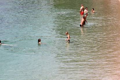 FOTO Prvi je dan ljeta: Evo kako turisti uživaju u Zadru, Splitu...