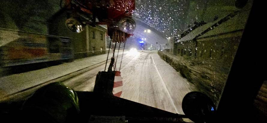 FOTO Snježni kaos paralizirao Austriju, zatvorili aerodrom u Beču, 30.000 kuća bez struje