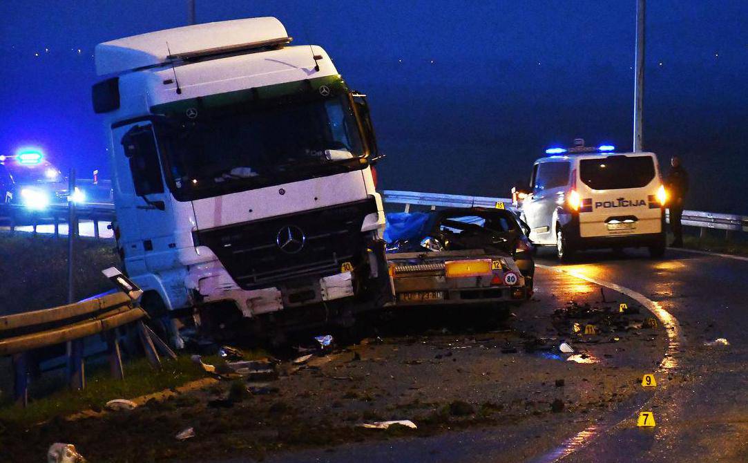 U prometnoj nesreći na autocesti A3 kod Okučana smrtno stradale tri osobe