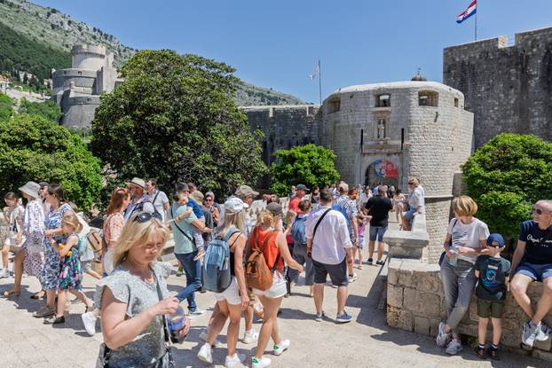 Dubrovnik: Velike gužve unutar povijene jezgre grada.