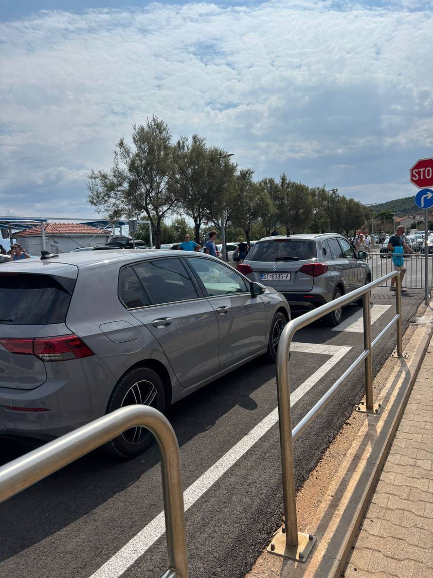 FOTO Gužve na autocestama: Kod Bosiljeva kolona od pet km