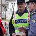Zbrka oko akcije za Dan žena: Policija u Zaprešiću neće žene kažnjavati, darivat će im ruže