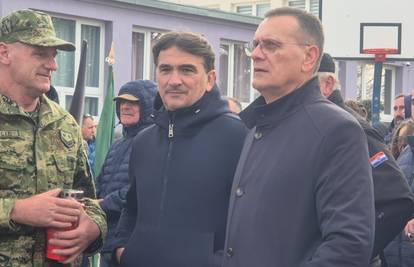 Deset sati nakon utakmice Dalić je stigao odati počast Škabrnji