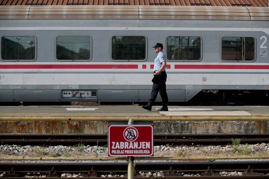 Zagreb: Na Glavnom kolodvoru zapalio se putniÄki vagon