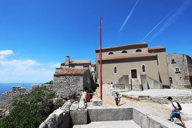 Lubenice, mjesto na Cresu s dva stanovnika