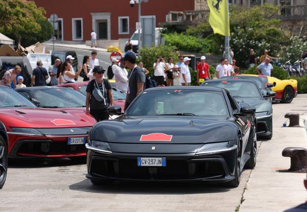 Šibenik: Turneja Ferrari Cavalcade 2026. s više od 120 Ferrarija na šibenskoj rivi