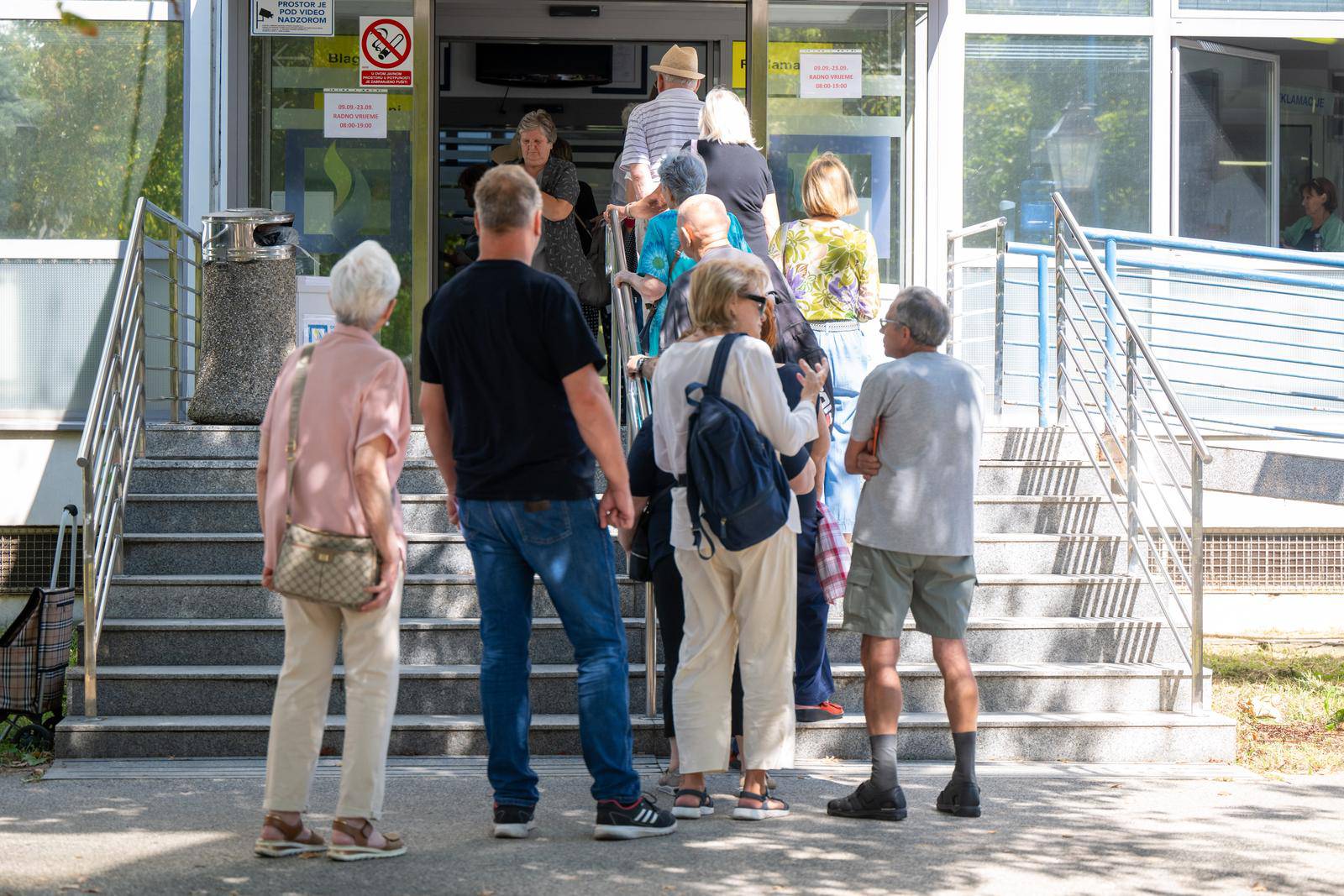 Zagreb: Gužva ispred Gradske plinare Zagreb