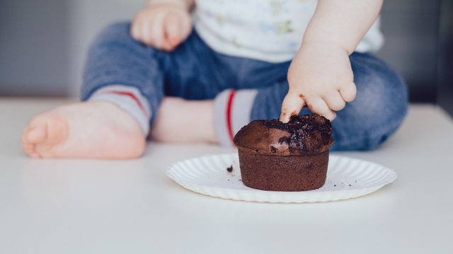 Odbijanje hrane kod male djece može biti znak razvoja korone