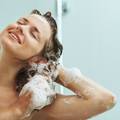 Najčešće greške kod pranja kose zbog kojih je beživotna i suha
