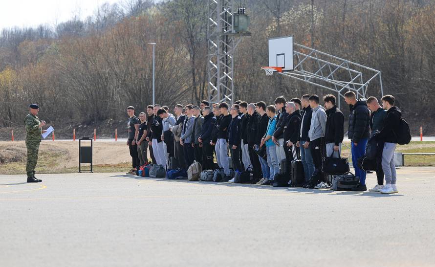 Ministar Anušić i general Kundid na prvom danu TVO-a na Slunju