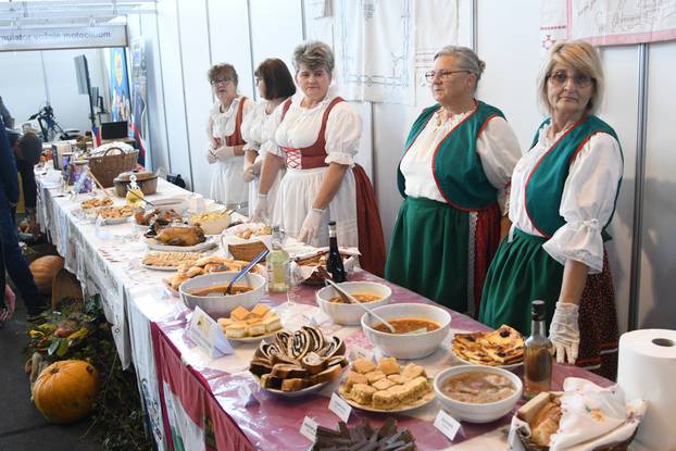 Grubišno Polje: Otvoren dvodnevni 19. Gospodarski sajam sira, meda i vrganja