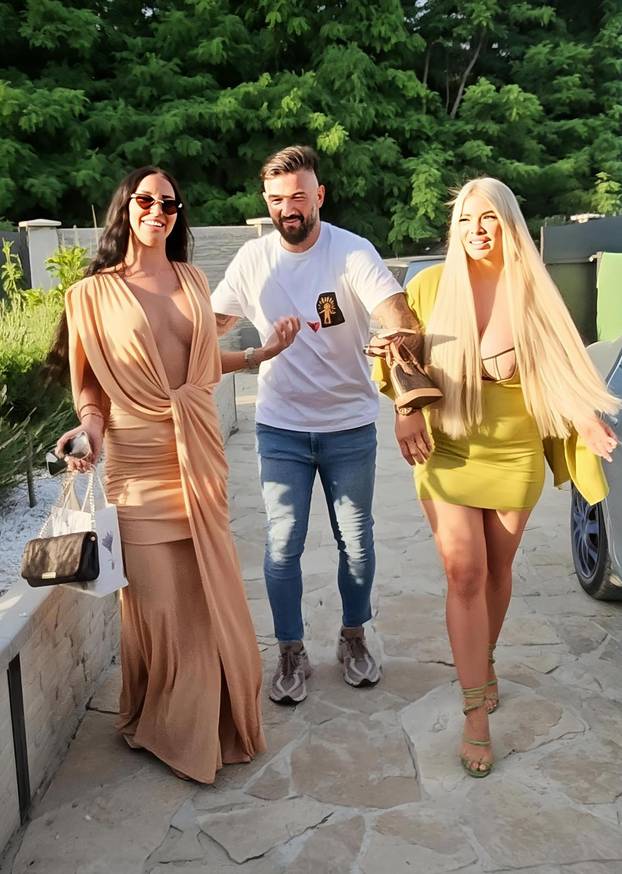 Rumenka: Slađana Lazić, poznatija kao Slađa Poršelina dolazi na jedan rođendan