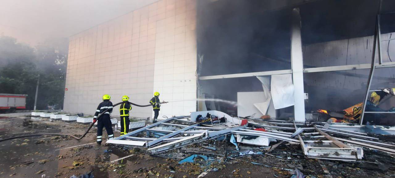 U ruskom napadu na trgovački centar poginula najmanje dva čovjeka, preko 20 ozlijeđenih